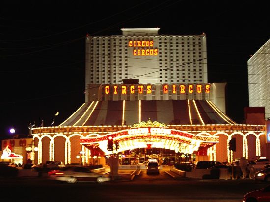 我们选了市中心的Circus Circus酒店。