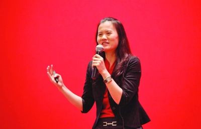 彭蕾,被称为阿里巴巴最有权势的女人,现任阿里小微金服(筹)集团首席执行官,兼任阿里集团首席人才官,工号7。