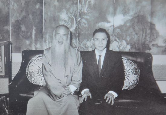 (张大千与匡仲英合影) (张大千与匡仲英合影)
