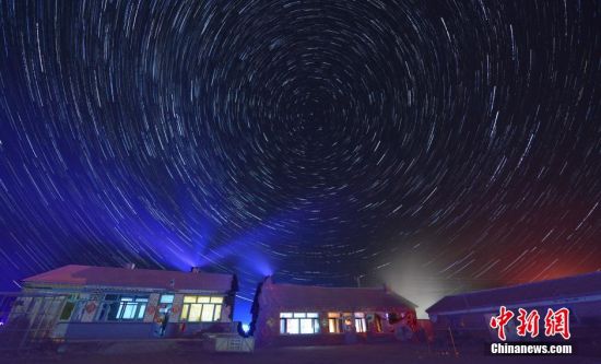 摄影师拍摄中俄边境北纬51度星轨美图 摄影师拍摄中俄边境北纬51度星轨美图