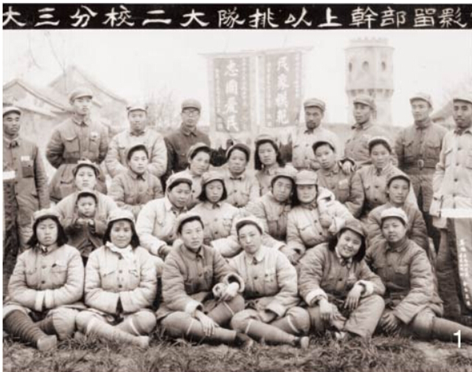 1950年第十二野战军好大学三分校时任教员（前排右三为孙静）