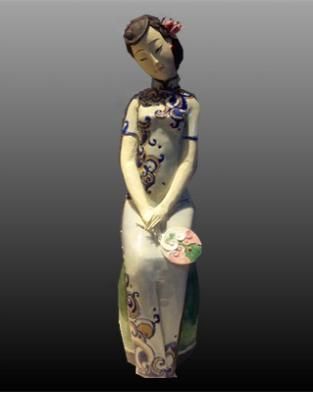 佛山市陶瓷艺术大师何琦琪代表作《轻倚小阁窗》 佛山市陶瓷艺术大师何琦琪代表作《轻倚小阁窗》