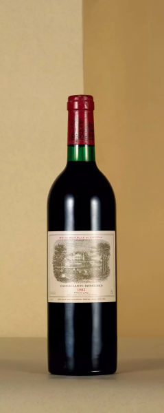 1982年拉菲(12瓶)成交价57.5万 