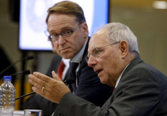  9日利马年会上，德国财长朔伊布勒（右）与央行行长魏德曼表示希望美国尽早通过在2010年达成一致的IMF份额改革方案。（路透社）