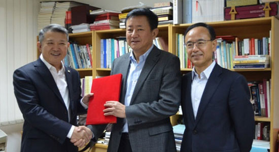 第七届经济理论创新奖组委会拜访获奖者