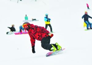 长春冰雪旅游引得中外游客流连忘返。 长春冰雪旅游引得中外游客流连忘返。