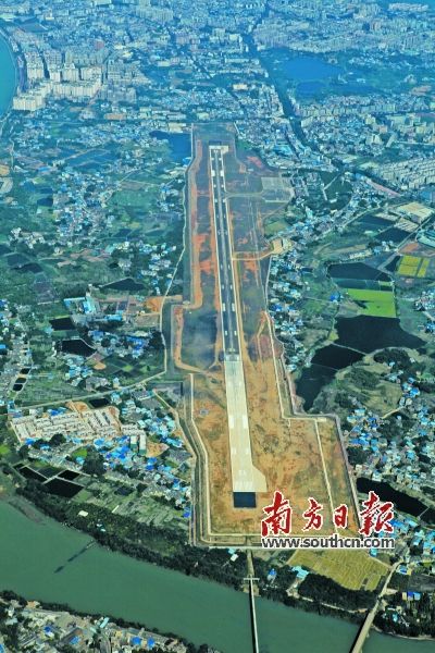 鸟瞰梅县机场跑道。张建 摄 梅州:打造粤闽赣边区重要支线机场和通航基地