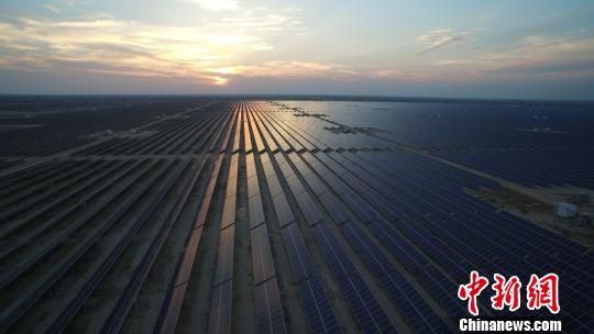 新疆民企投资巴基斯坦最大太阳能电站投产发电