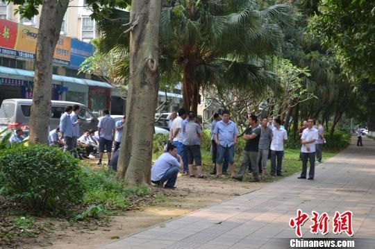 东莞部分的士司机聚集要求降租2000元|东莞|承