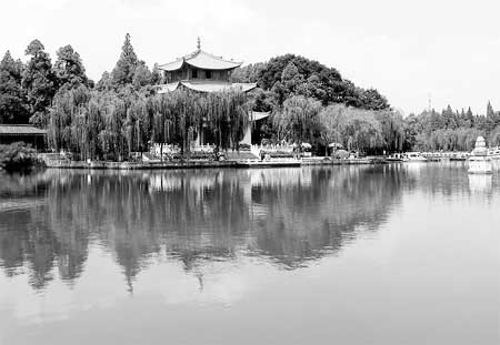 去了就上瘾的旅游地 昆明:幸福像花儿一样(图)