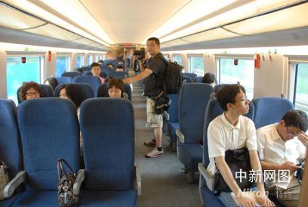 京津城际列车揭秘:每列造价2亿元(组图)