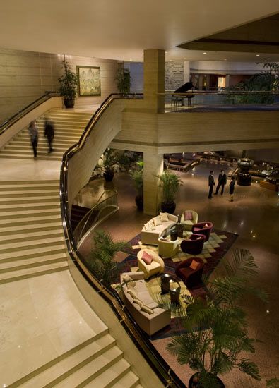 最佳商务酒店候选:上海希尔顿酒店