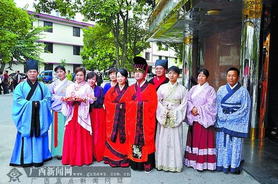 南宁一对新人“穿”至汉代行礼 “越”回现代入洞房