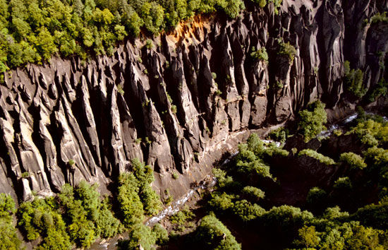 白山望天鹅:峡谷 白山市候选景区:望天鹅旅游风景区(组图)