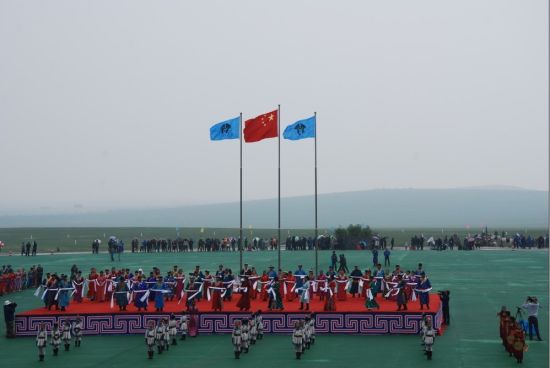 草原民俗风情节现场 “2012多彩西乌珠穆沁——草原民俗风情节”在西乌旗举行