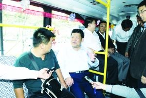 长春市长姜治莹:发展公共交通倡导市民绿色出