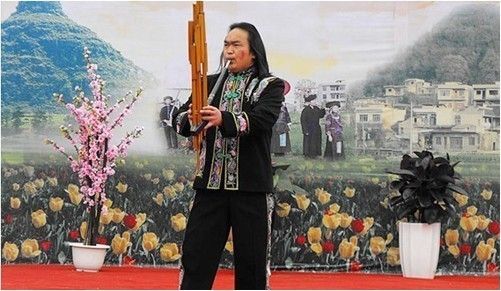 十多年间,杨正平在十多个国家和地区的舞台上吹响了芦笙 “芦笙王”杨正平:把芦笙从苗岭吹向世界