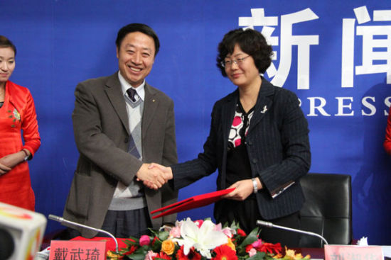 昌平区人民政府副区长刘淑华与亚洲魔术联盟主席戴武琦签订合作协议 首届北京魔术大会11月底举办