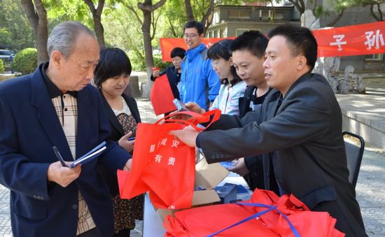 朝阳区民防局开展防空防灾知识“进社区”宣传活动
