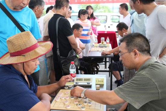 海淀区四季青镇组织象棋比赛 近300棋友热情参