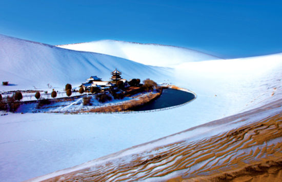 鸣沙山月牙泉雪景 敦煌:旅行计划还是要有的 万一天降假期呢