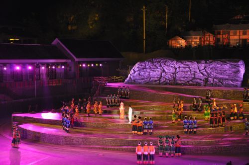 表演现场 预热旅发大会 山水实景演出《阿依朵》安顺上演