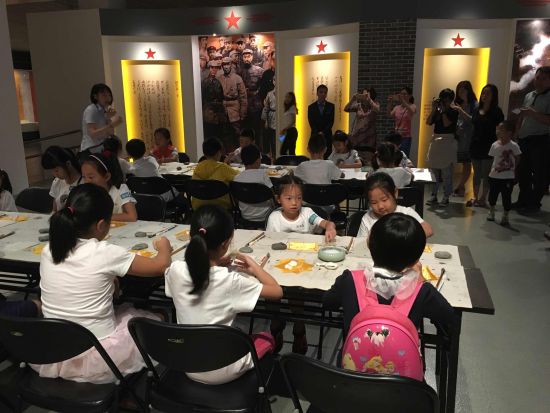 活动现场 科教特色夏令营走进国图 “悦读之旅”体验传统文化