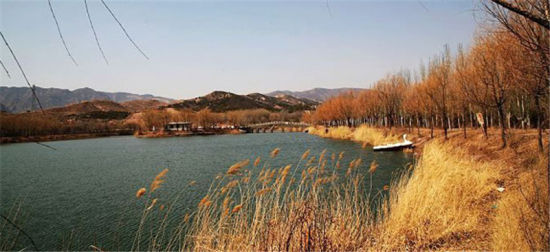 乌素图森林 乌素图森林公园:群山如屏 峰峦叠嶂