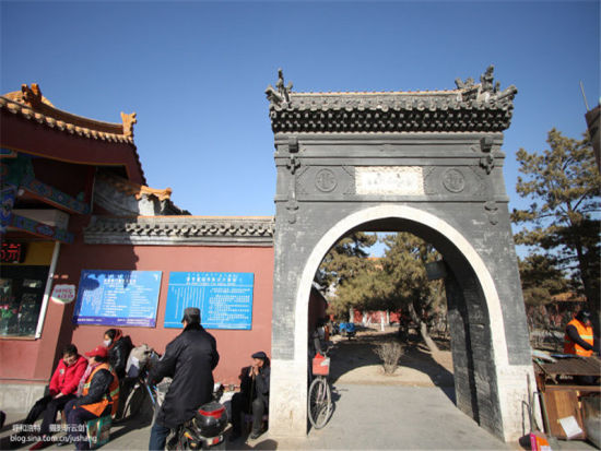 呼和浩特市大召寺旁的塞上老街 呼和浩特市大召寺旁的塞上老街