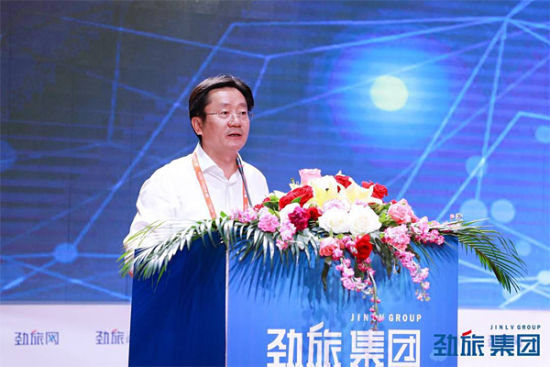 鄂尔多斯市人民政府副市长李国俭 2017劲旅景区峰会6月17日在鄂尔多斯伊金霍洛旗成功举办