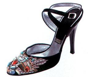 在藝術的名義下打造時尚