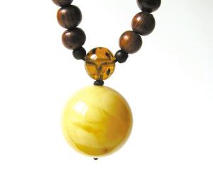 5妙招教你鉴别真假琥珀_翡翠玉石