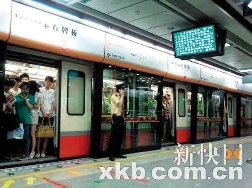 广州地铁连发故障 2号线惊魂列车爆响闪火花