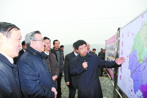 交通部部长:重点推进连片特困区农村公路建设