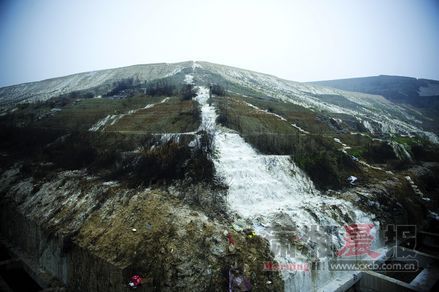 湘乡一石膏场废水被曝流入涟水河 公司称没影