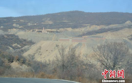 山西乡宁山区盗采资源致山体大面积遭破坏