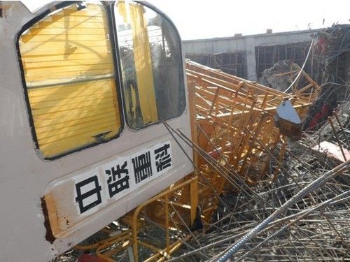 上海在建工地坍塌致5人死 目击者称中联塔吊肇