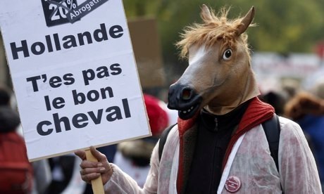巴黎上万人骑马抗议税赋增加 担忧骑手将失业