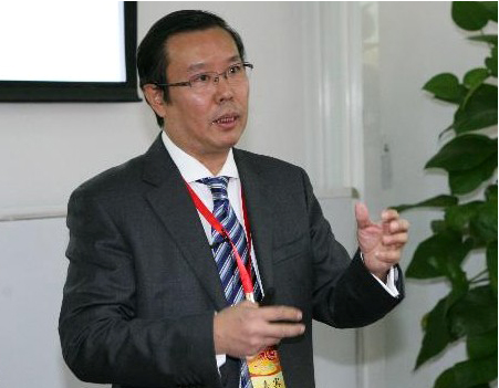 对外经济贸易大学副校长张新民教授发表主题