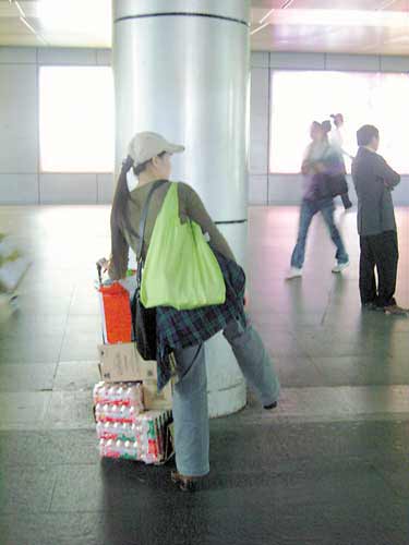 内地物价节节攀升 深圳人去香港打酱油(组图)