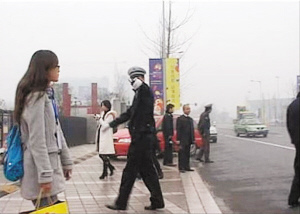 成都一交警中队长当众称“只为领导服务”被停职