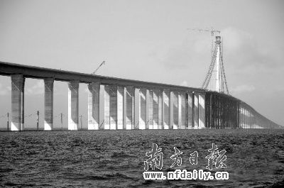 世界最长跨海大桥在青岛贯通 长41.58公里(图)