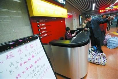 “铁丝”:上海地铁很时尚很有人情味(图)