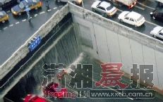 网友调侃暴雨致北京严重积水:带你到故宫看海