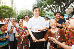 薄熙来:提高市民生活质量就叫“积德”(组图)