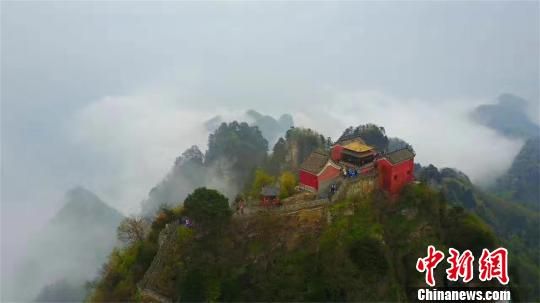 武当山金顶。 湖北武当山推动资源跨界整合发展全域旅游