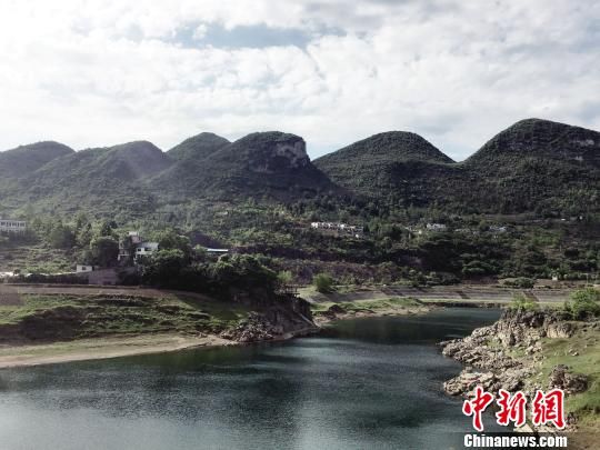 “生态优先”“绿色发展”正成贵州“主旋律”。图为贵州修文六广河。 贵州“主旋律”生态优先绿色发展