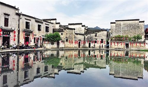 图为黔县宏村月沼。 本报记者 徐红摄 安徽黟县走出“旅游+”特色发展道路