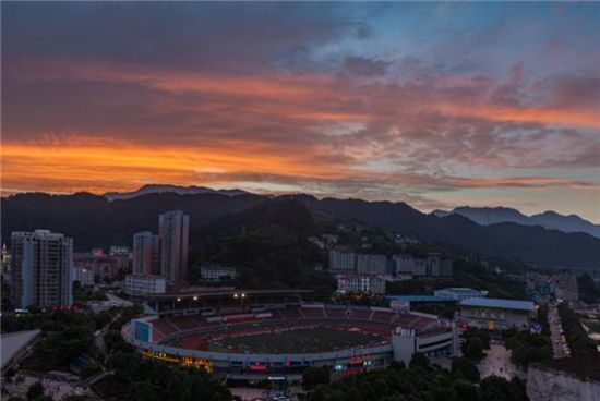 城区晚霞 黔江:生态城区 晚霞如画