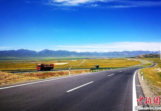 青海共玉高速公路 青海共玉高速公路建成通车 沿线风景如画